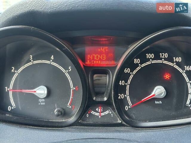 Білий Форд Фієста, об'ємом двигуна 1.4 л та пробігом 147 тис. км за 5900 $, фото 4 на Automoto.ua