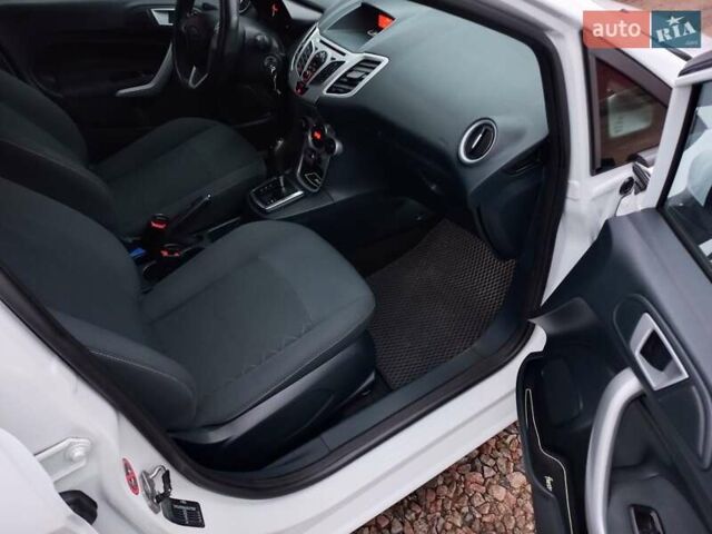 Белый Форд Фиеста, объемом двигателя 1.39 л и пробегом 66 тыс. км за 8200 $, фото 11 на Automoto.ua