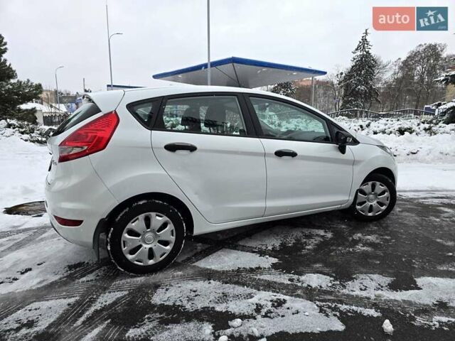 Білий Форд Фієста, об'ємом двигуна 1.25 л та пробігом 53 тис. км за 6400 $, фото 18 на Automoto.ua