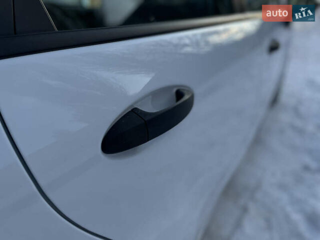 Белый Форд Фиеста, объемом двигателя 1.24 л и пробегом 209 тыс. км за 6499 $, фото 16 на Automoto.ua