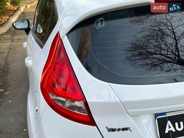 Білий Форд Фієста, об'ємом двигуна 1.2 л та пробігом 170 тис. км за 6290 $, фото 11 на Automoto.ua