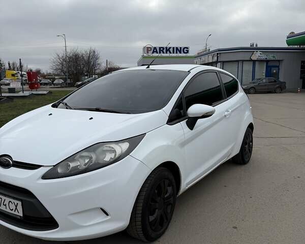 Білий Форд Фієста, об'ємом двигуна 1.4 л та пробігом 240 тис. км за 5700 $, фото 2 на Automoto.ua