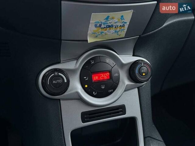 Білий Форд Фієста, об'ємом двигуна 1.39 л та пробігом 150 тис. км за 6990 $, фото 23 на Automoto.ua