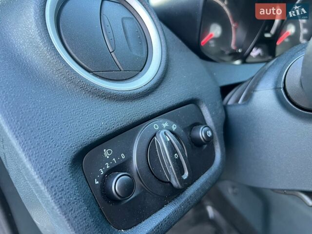 Білий Форд Фієста, об'ємом двигуна 1.4 л та пробігом 125 тис. км за 6850 $, фото 19 на Automoto.ua