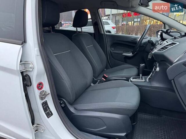 Білий Форд Фієста, об'ємом двигуна 1.39 л та пробігом 150 тис. км за 6990 $, фото 12 на Automoto.ua