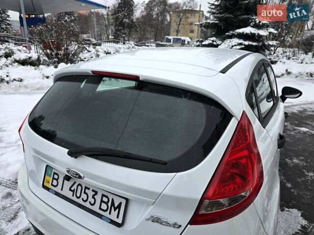 Білий Форд Фієста, об'ємом двигуна 1.25 л та пробігом 53 тис. км за 6400 $, фото 19 на Automoto.ua