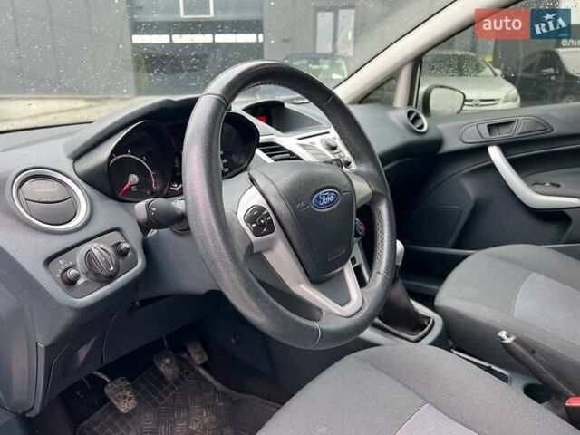 Білий Форд Фієста, об'ємом двигуна 1.2 л та пробігом 140 тис. км за 6990 $, фото 17 на Automoto.ua