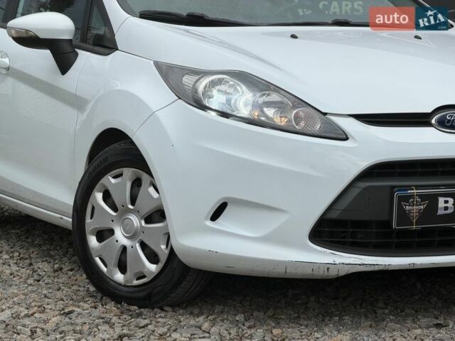 Белый Форд Фиеста, объемом двигателя 1.24 л и пробегом 125 тыс. км за 5490 $, фото 2 на Automoto.ua