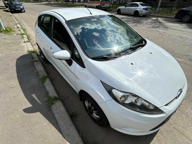 Белый Форд Фиеста, объемом двигателя 1.4 л и пробегом 141 тыс. км за 5500 $, фото 6 на Automoto.ua