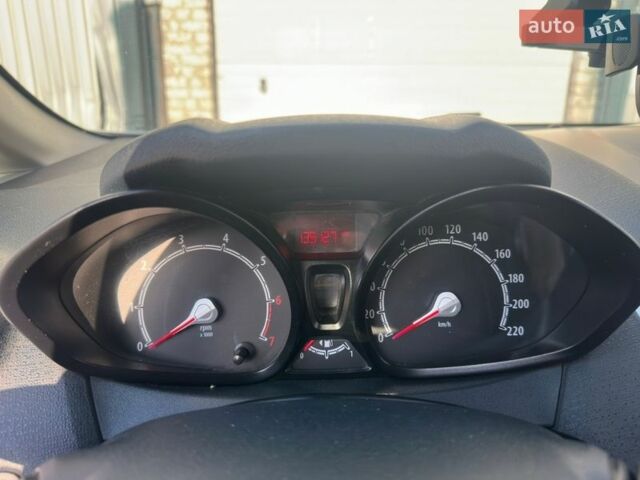 Білий Форд Фієста, об'ємом двигуна 1.39 л та пробігом 140 тис. км за 8200 $, фото 10 на Automoto.ua