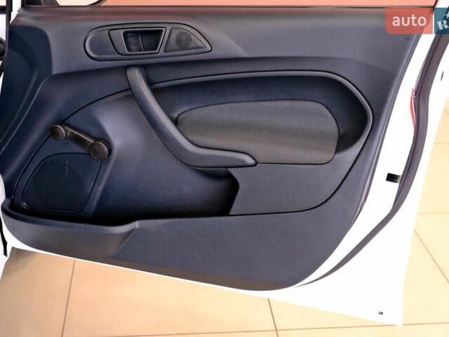 Білий Форд Фієста, об'ємом двигуна 1.24 л та пробігом 157 тис. км за 4900 $, фото 32 на Automoto.ua