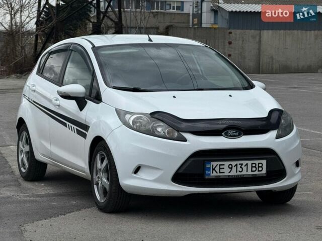Белый Форд Фиеста, объемом двигателя 1.24 л и пробегом 127 тыс. км за 5399 $, фото 6 на Automoto.ua