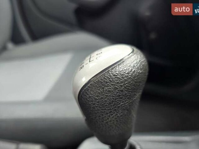 Білий Форд Фієста, об'ємом двигуна 1.25 л та пробігом 53 тис. км за 6400 $, фото 51 на Automoto.ua