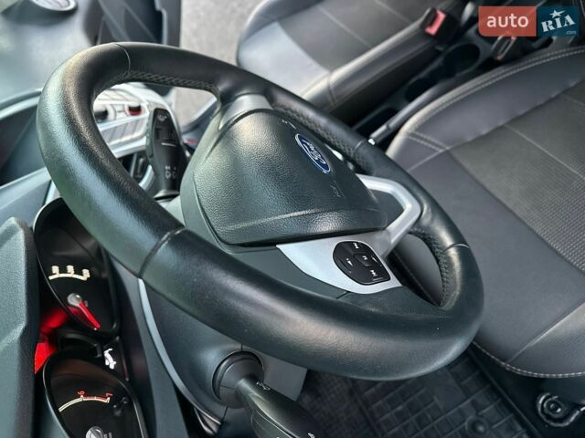 Білий Форд Фієста, об'ємом двигуна 1.39 л та пробігом 125 тис. км за 8350 $, фото 64 на Automoto.ua