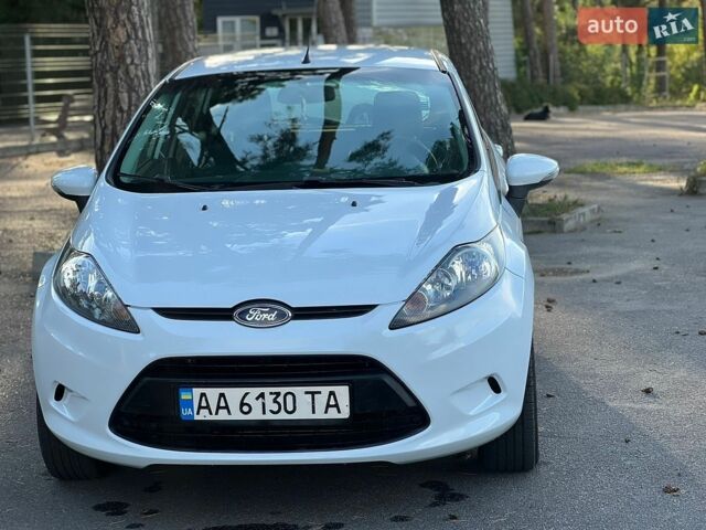 Білий Форд Фієста, об'ємом двигуна 1.4 л та пробігом 125 тис. км за 6850 $, фото 1 на Automoto.ua