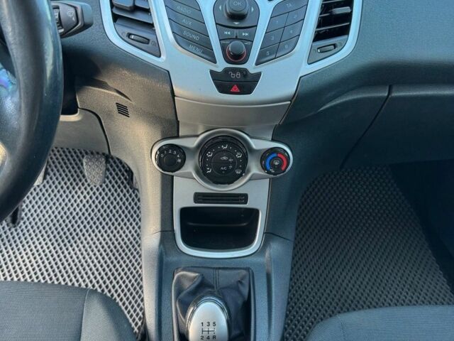 Білий Форд Фієста, об'ємом двигуна 1.4 л та пробігом 168 тис. км за 5700 $, фото 2 на Automoto.ua