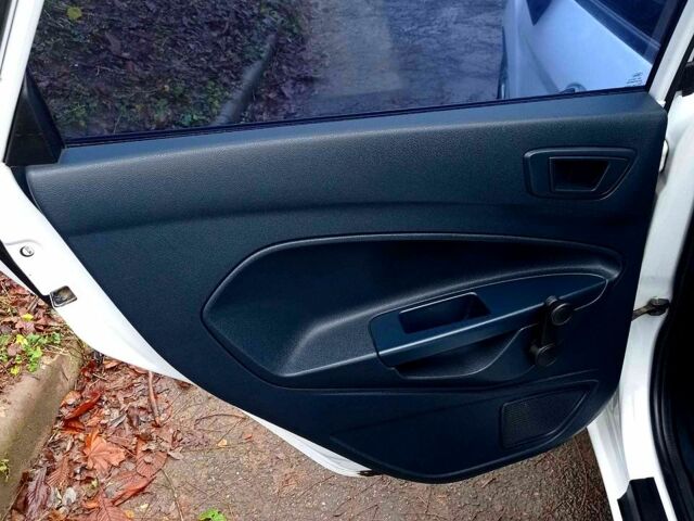 Білий Форд Фієста, об'ємом двигуна 1.2 л та пробігом 73 тис. км за 5800 $, фото 5 на Automoto.ua