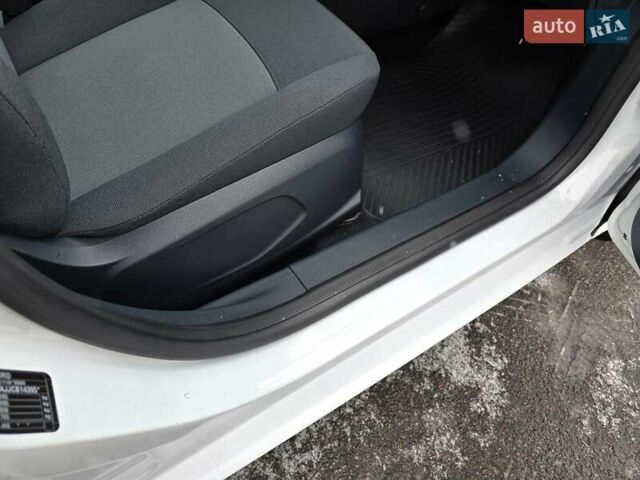 Білий Форд Фієста, об'ємом двигуна 1.25 л та пробігом 53 тис. км за 6400 $, фото 40 на Automoto.ua