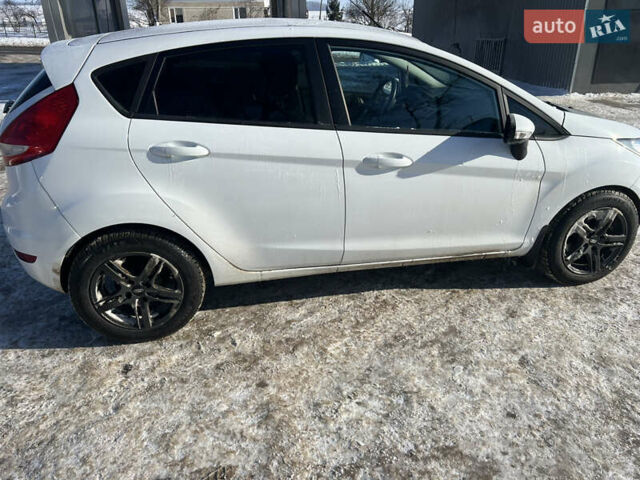 Білий Форд Фієста, об'ємом двигуна 1.4 л та пробігом 120 тис. км за 6700 $, фото 2 на Automoto.ua
