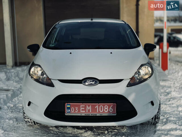 Белый Форд Фиеста, объемом двигателя 1.24 л и пробегом 209 тыс. км за 6499 $, фото 3 на Automoto.ua