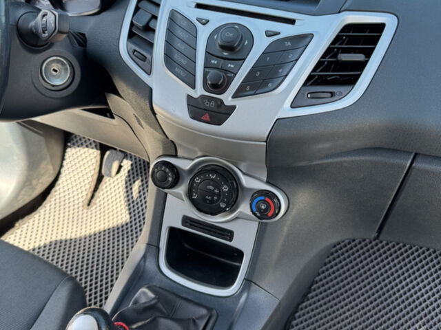 Білий Форд Фієста, об'ємом двигуна 1.4 л та пробігом 163 тис. км за 5800 $, фото 14 на Automoto.ua
