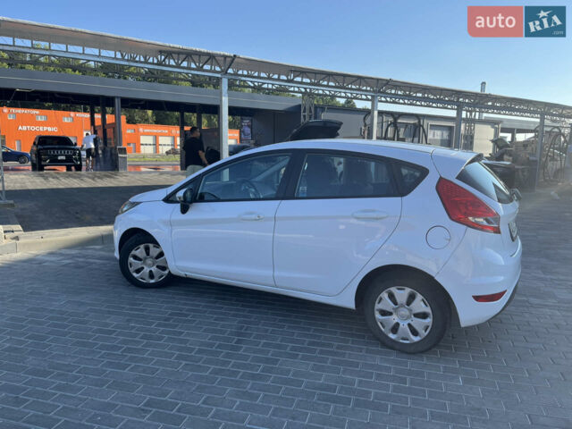 Білий Форд Фієста, об'ємом двигуна 1.4 л та пробігом 225 тис. км за 5200 $, фото 2 на Automoto.ua