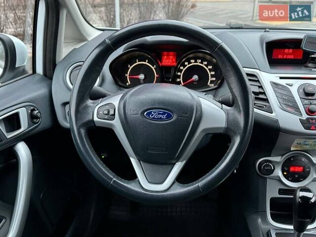 Білий Форд Фієста, об'ємом двигуна 1.39 л та пробігом 150 тис. км за 6990 $, фото 20 на Automoto.ua