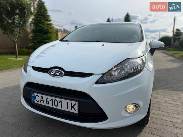 Білий Форд Фієста, об'ємом двигуна 1.39 л та пробігом 111 тис. км за 6999 $, фото 8 на Automoto.ua