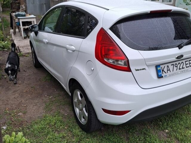 Білий Форд Фієста, об'ємом двигуна 1.2 л та пробігом 231 тис. км за 6500 $, фото 5 на Automoto.ua