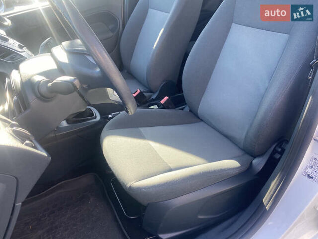 Белый Форд Фиеста, объемом двигателя 1.24 л и пробегом 108 тыс. км за 5600 $, фото 14 на Automoto.ua