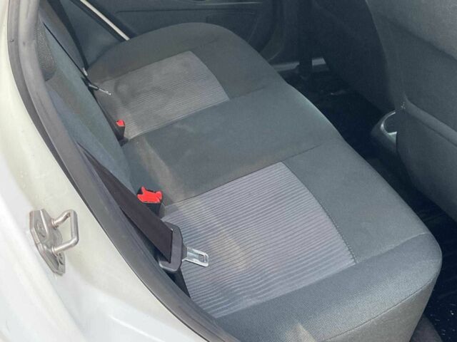 Білий Форд Фієста, об'ємом двигуна 1.2 л та пробігом 170 тис. км за 6290 $, фото 18 на Automoto.ua