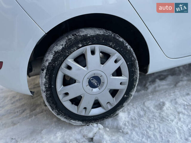 Белый Форд Фиеста, объемом двигателя 1.24 л и пробегом 209 тыс. км за 6499 $, фото 17 на Automoto.ua