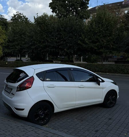 Білий Форд Фієста, об'ємом двигуна 1.25 л та пробігом 137 тис. км за 6000 $, фото 1 на Automoto.ua