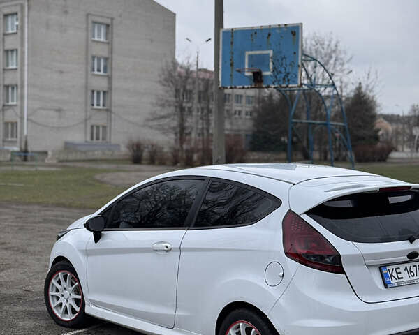 Білий Форд Фієста, об'ємом двигуна 1.4 л та пробігом 199 тис. км за 5799 $, фото 2 на Automoto.ua