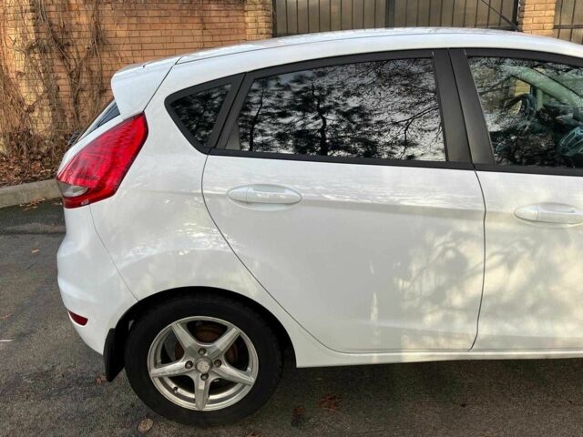 Білий Форд Фієста, об'ємом двигуна 1.2 л та пробігом 170 тис. км за 6290 $, фото 12 на Automoto.ua