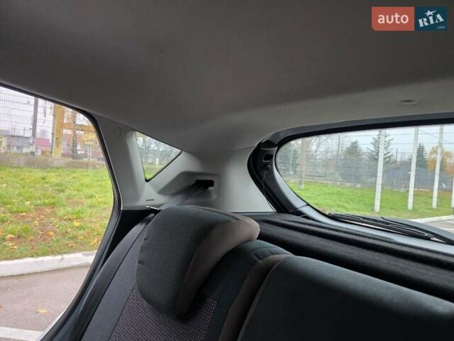 Белый Форд Фиеста, объемом двигателя 1.4 л и пробегом 32 тыс. км за 7600 $, фото 10 на Automoto.ua