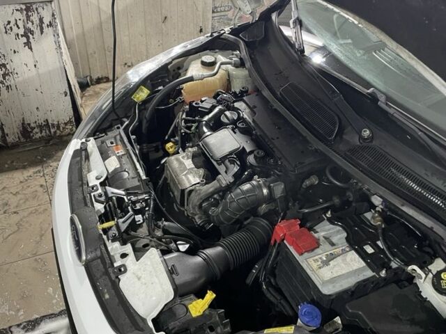 Білий Форд Фієста, об'ємом двигуна 1.4 л та пробігом 125 тис. км за 6000 $, фото 15 на Automoto.ua