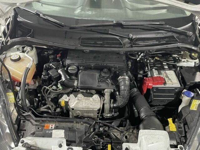 Білий Форд Фієста, об'ємом двигуна 1.4 л та пробігом 125 тис. км за 6000 $, фото 18 на Automoto.ua