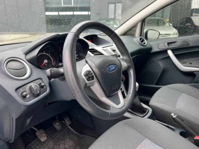 Білий Форд Фієста, об'ємом двигуна 1.2 л та пробігом 140 тис. км за 6990 $, фото 17 на Automoto.ua