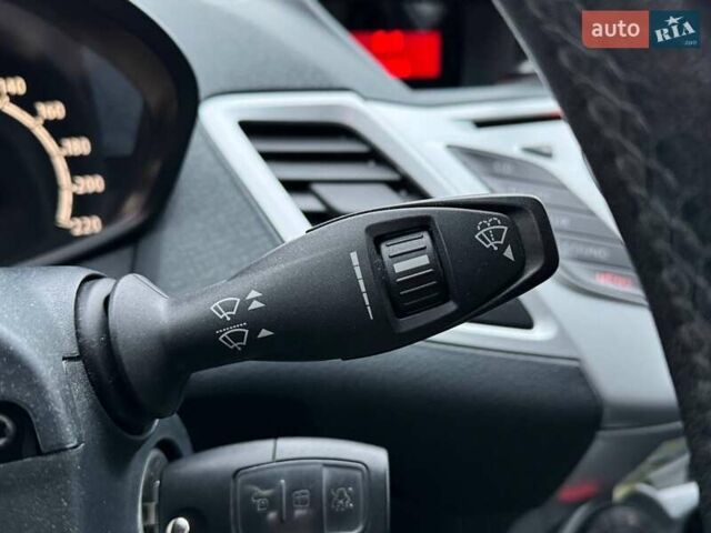 Білий Форд Фієста, об'ємом двигуна 1.39 л та пробігом 150 тис. км за 6990 $, фото 19 на Automoto.ua