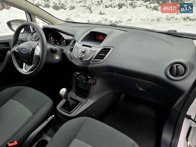 Білий Форд Фієста, об'ємом двигуна 1.25 л та пробігом 53 тис. км за 6400 $, фото 41 на Automoto.ua