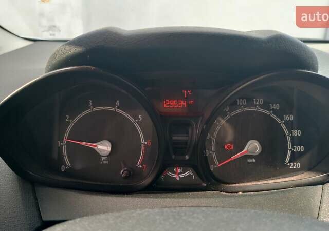 Форд Фієста 2012 у Хмельницькому на Automoto.ua Білий Форд Фієста, об'ємом двигуна 1.25 л та пробігом 123 тис. км за 5700 $, фото 12 на Automoto.ua