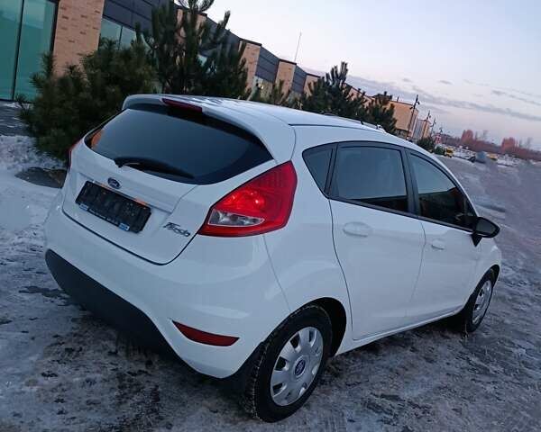 Белый Форд Фиеста, объемом двигателя 1.4 л и пробегом 95 тыс. км за 6900 $, фото 9 на Automoto.ua