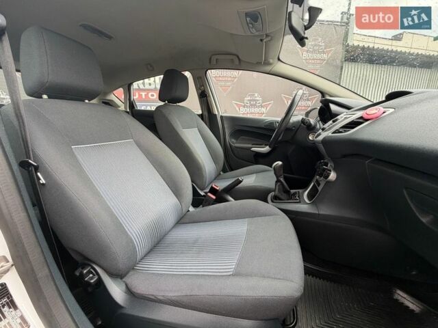 Белый Форд Фиеста, объемом двигателя 1.24 л и пробегом 125 тыс. км за 5490 $, фото 32 на Automoto.ua