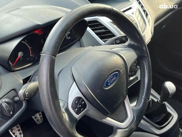 Белый Форд Фиеста, объемом двигателя 1.2 л и пробегом 170 тыс. км за 6290 $, фото 26 на Automoto.ua