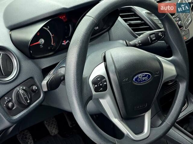 Білий Форд Фієста, об'ємом двигуна 1.25 л та пробігом 53 тис. км за 6400 $, фото 95 на Automoto.ua