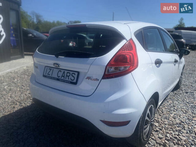 Белый Форд Фиеста, объемом двигателя 1.24 л и пробегом 108 тыс. км за 5600 $, фото 7 на Automoto.ua
