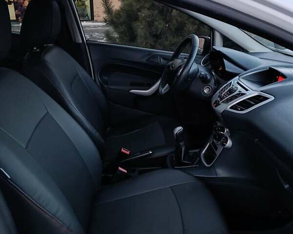 Белый Форд Фиеста, объемом двигателя 1.4 л и пробегом 95 тыс. км за 6900 $, фото 28 на Automoto.ua