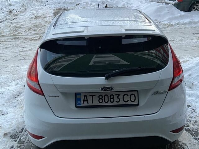 Білий Форд Фієста, об'ємом двигуна 1.4 л та пробігом 198 тис. км за 4499 $, фото 3 на Automoto.ua
