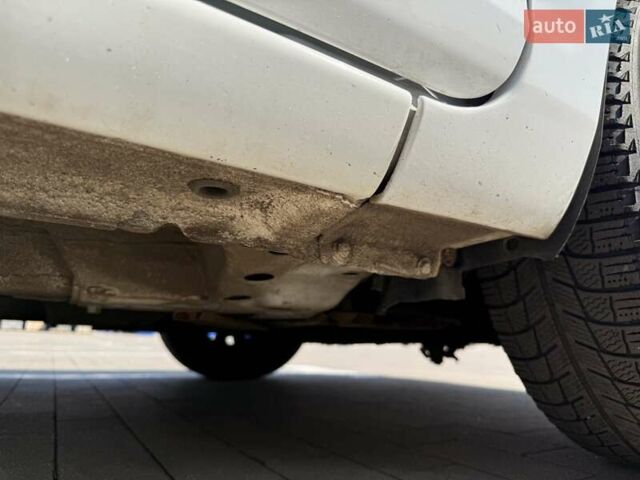 Білий Форд Фієста, об'ємом двигуна 1.5 л та пробігом 110 тис. км за 8500 $, фото 42 на Automoto.ua